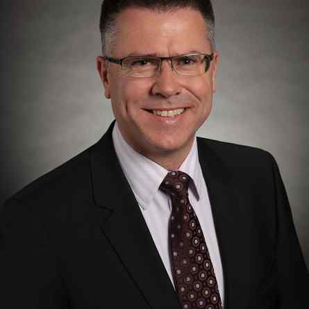 Dr. Hagen Pfundner