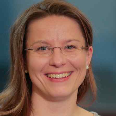 Dr. Bettina Ryll
