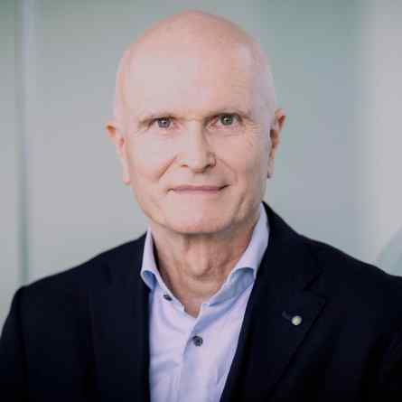 Axel R. Pries