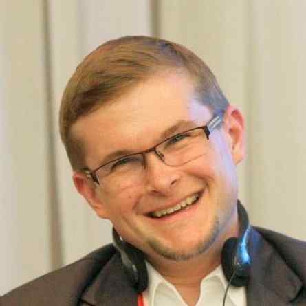 Dr. Martin van den Boom