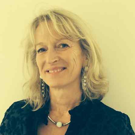 Dr. Nadia Khelef