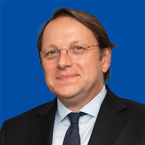 Olivér Várhelyi