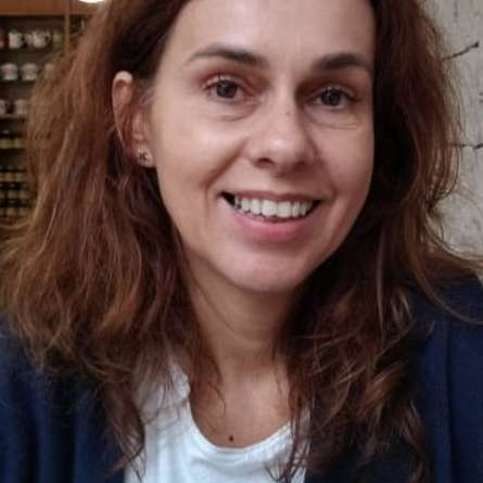 Clara Cruz Santos